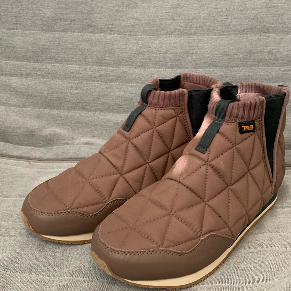 Teva womens size 10 shoes